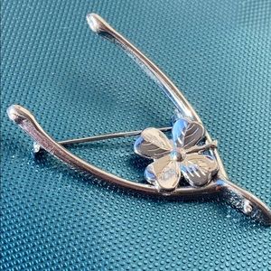 Lucky sterling silver clover wish bone Lang pin